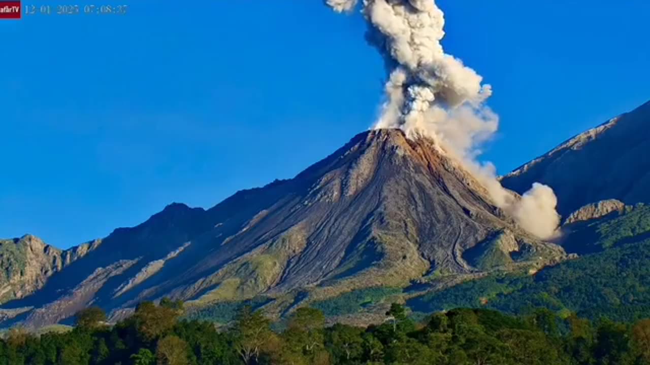 Guatemala’s Santiaguito volcano erupted