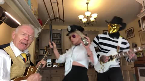 20210411 Toyah & Robert's Sunday Lunch - Breaking The Law [IzIz8utU1xU]