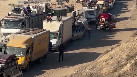 A scene of misery... thousands of citizens flee northern Gaza