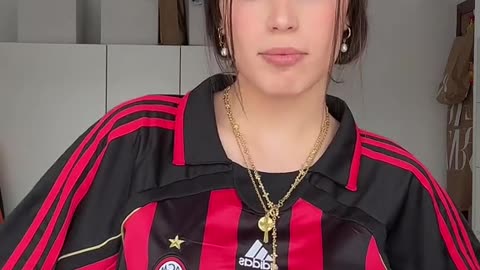 Girls in retro AC Milan football shirt 😍😍😍 #footballgirl #soccergirl #soccergirls #foryoupage