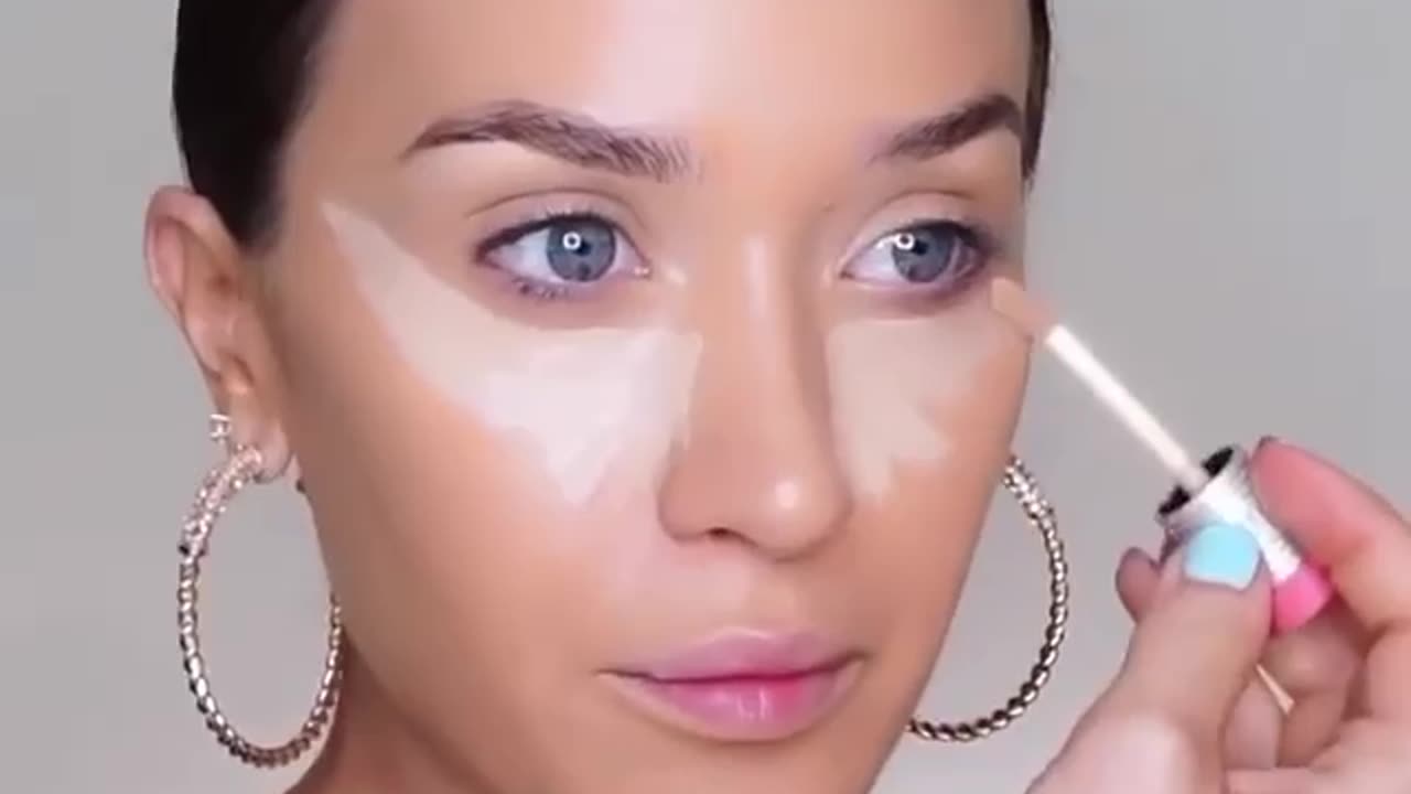 Cosmetics in Hollywood with new cosmetics and new girls