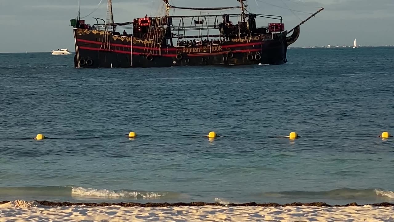Un barco pirata en las costas