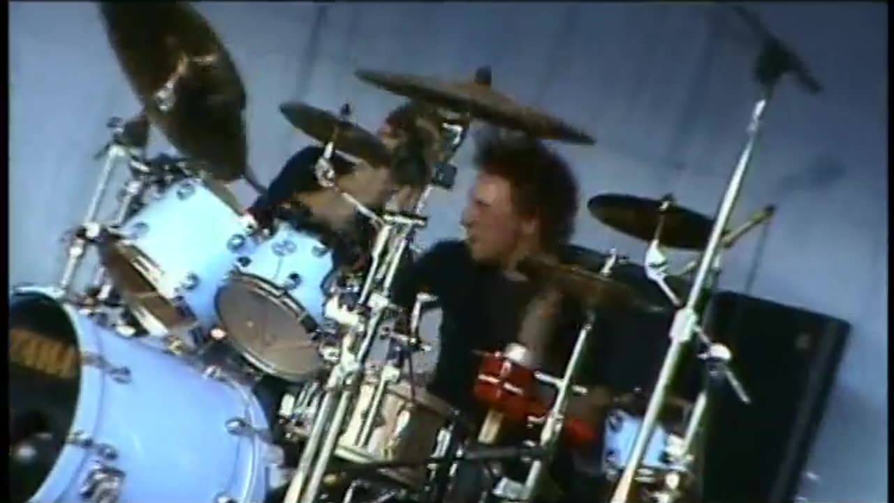 Deftones Live In Hawaii - Head Up