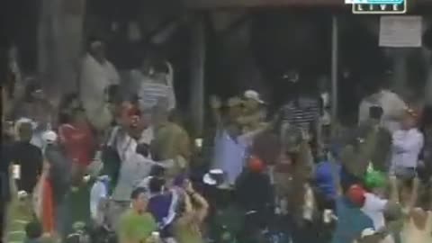 6_six_yuvraj_singh_in_hindi_commentary(360p)