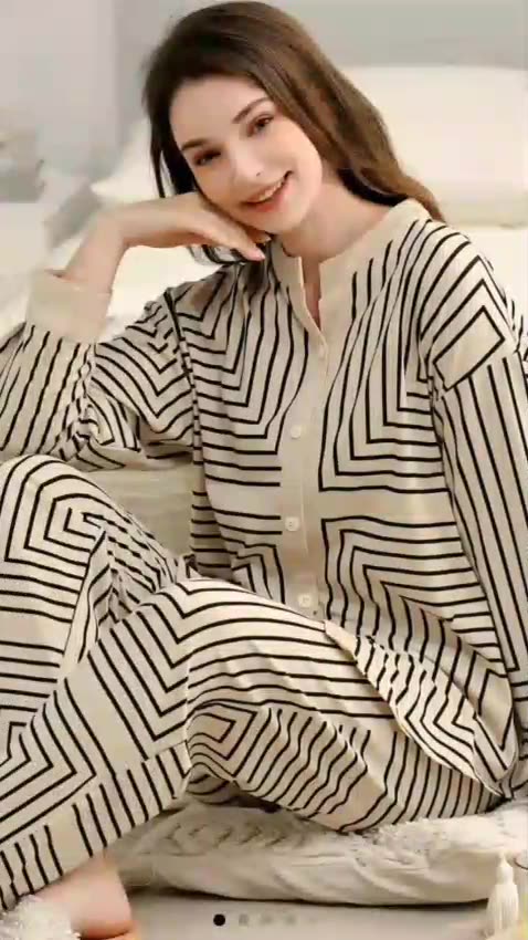 Two-Piece Geometric Print Pajama Set—Casual, Comfy & Serving Major Glam Lounge Wear Vibes!