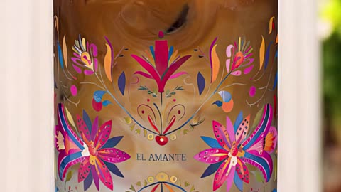 This iced coffee glass is art, vibes, and love in one… would you sip from El Amante? #icedcoffee #