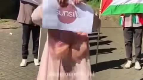 SUNTEM ÎNCONJURAȚI DE COMPANIILE GLOBALISTE, MULTINAȚIONALELE, CARE FINANȚEAZĂ ȘI...