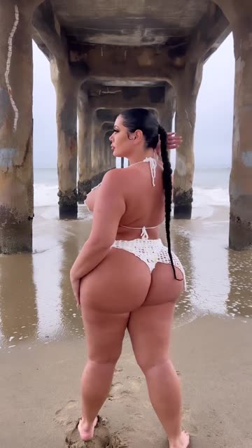 Confidence is Queen! 👑 Best Curvy Styles 2026