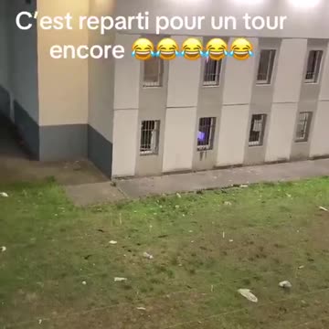 Momente kur Sarkozy kërcënohet në qeli nga të burgosurit