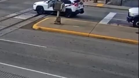 Utah driver leaps from SUV seconds before train crash