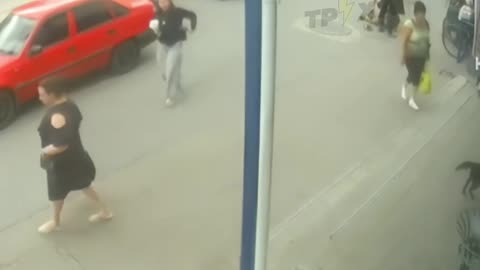 👊🇺🇦 Ukraine Russia War | Civilians Engage Soldier in Pavlograd Street Fight | RCF