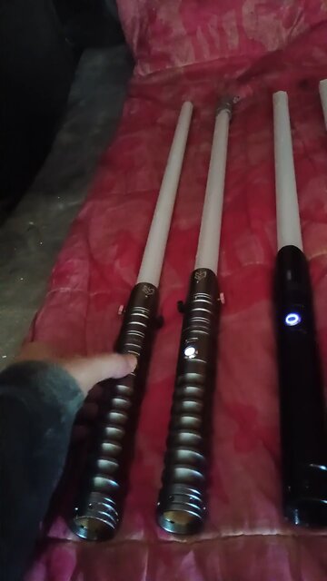 drac sith broke my lightsaber, but I fixed it with duk tape👍