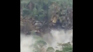 Deslizamiento de tierra en Venezuela arrasa con 18 casas