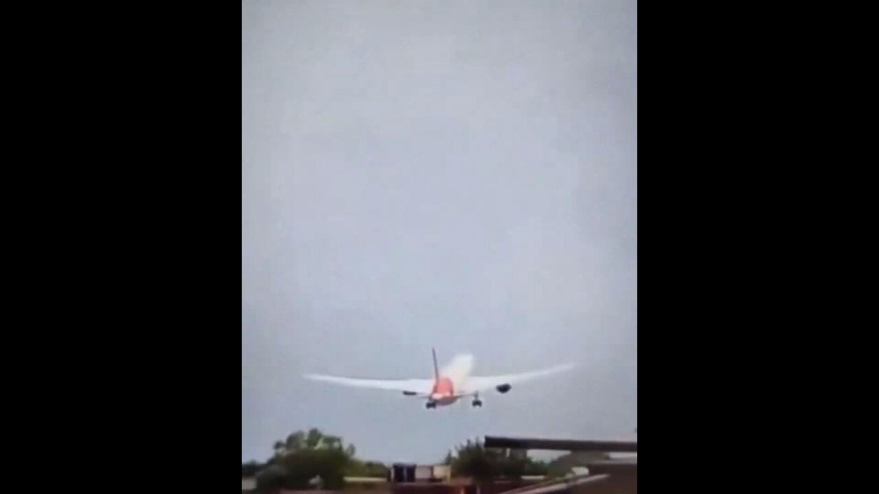 🚨BREAKING: Massive Explosion as Boeing Commercial Airliner CRASHES