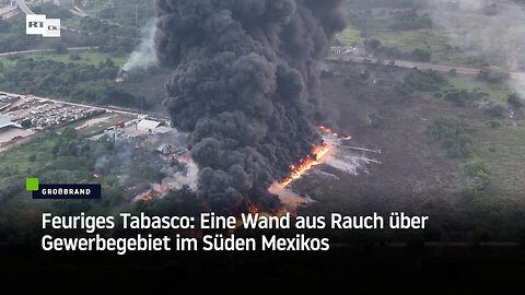 Feuriges Tabasco: Eine Wand aus Rauch über Industriegebiet im Süden Mexikos
