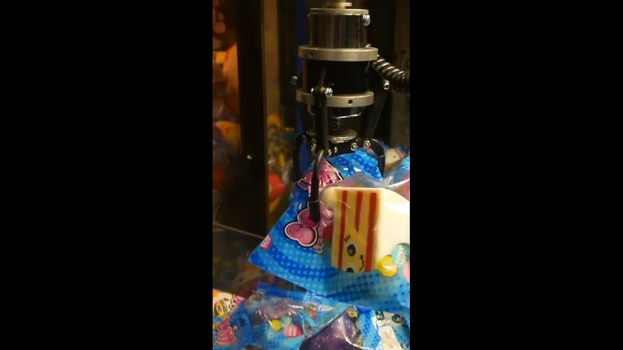 Squishy Claw Machine! 🍰
