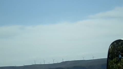 Giant pinwheels, wind turbines are renewable energy thingys!