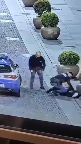 Italian cops know who how to deal with negros