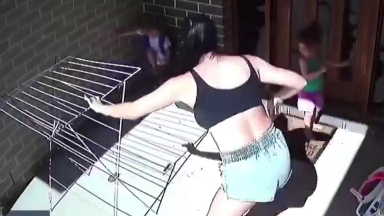 Mother tries to save her two daughters from a venomous snake in Australia