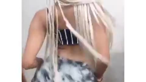 Twerking hot latina girl