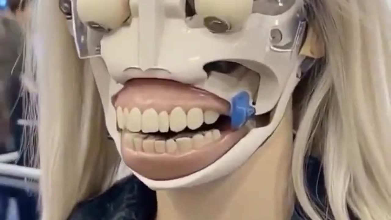 Come appare senza trucco. -versione-2025.-