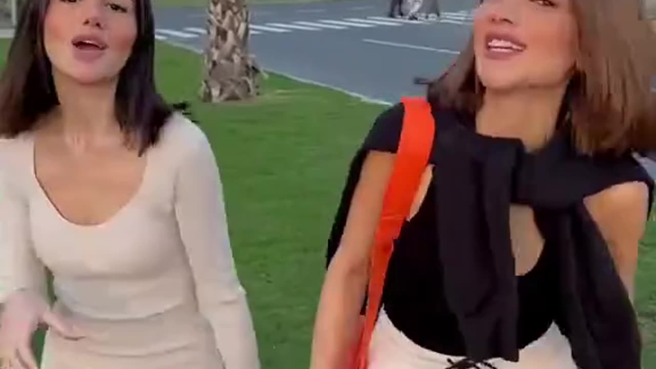 فتيات المستقبل حب قريباً