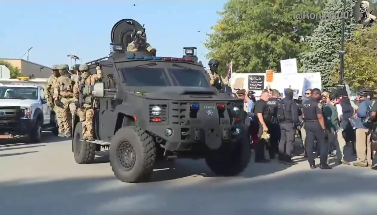 🚨 HAPPENING NOW: Heavy military presence outside the Broadview ICE facility in Illinois