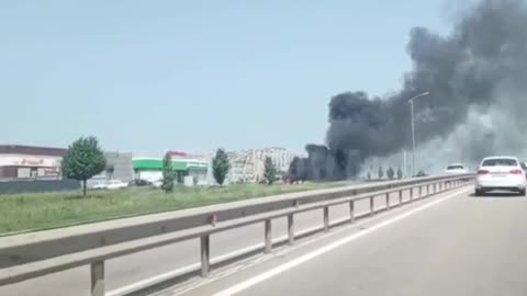🚗🔥 Nikolskoye, Belgorod region. 18 km to the border. Strike of a kamikaze UAV in the parking lot.