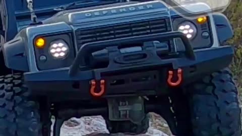 Communicate with me! 🤓 Traxxas TRX4 Defender Crawling! 💯🔥 SUBSCRIBE!