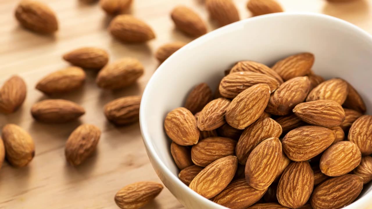 सर्दी में बादाम खाने के फायदे #short #health #viarl #trending