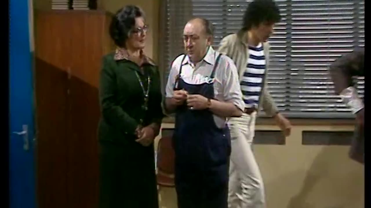 MIND YOUR LANGUAGE S02E06 - A Hard Day's Night