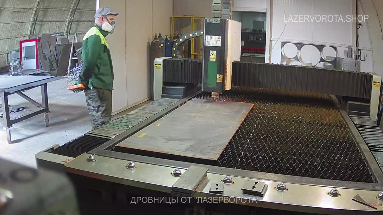 Металлические дровницы для каминов — практично, стильно. Изделия на лазере: стиль, точность.