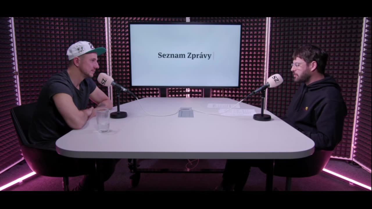 Ten kdo říká že je nová totalita tak bych mu napálil, nazval lidí lopatami