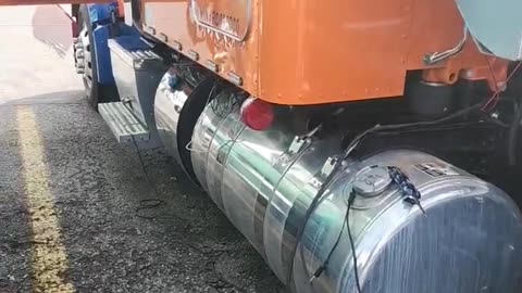 WHAT A PILE OF CRAP #ourtruckinglife #reallifetruckers #atruckerslife #truckdriver #mytruckinglife
