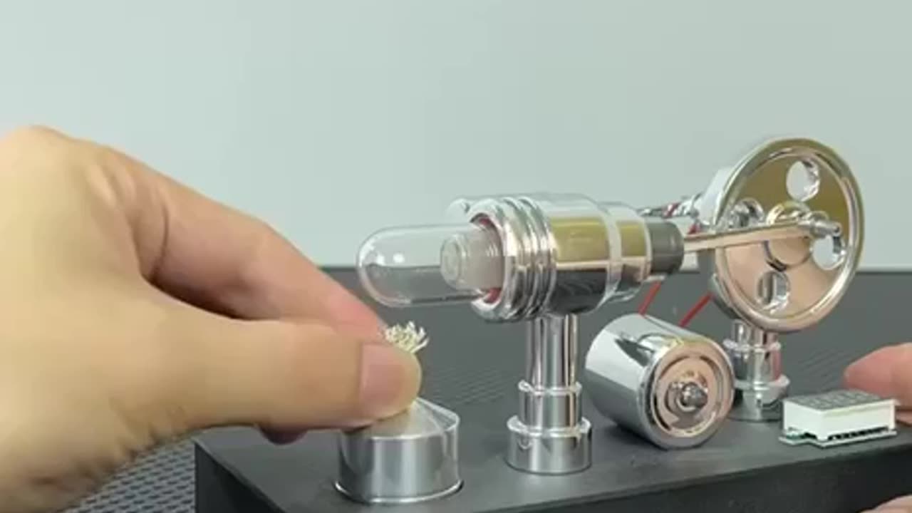 STIRLING ENGINE IS A TYPE OF HEAT ENGINE OPERATES ON A CLOSED CYCLE USING GAS AS THE WORKING BODY