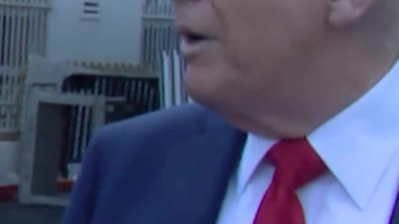 Trump to add two massive flagfoles to write house