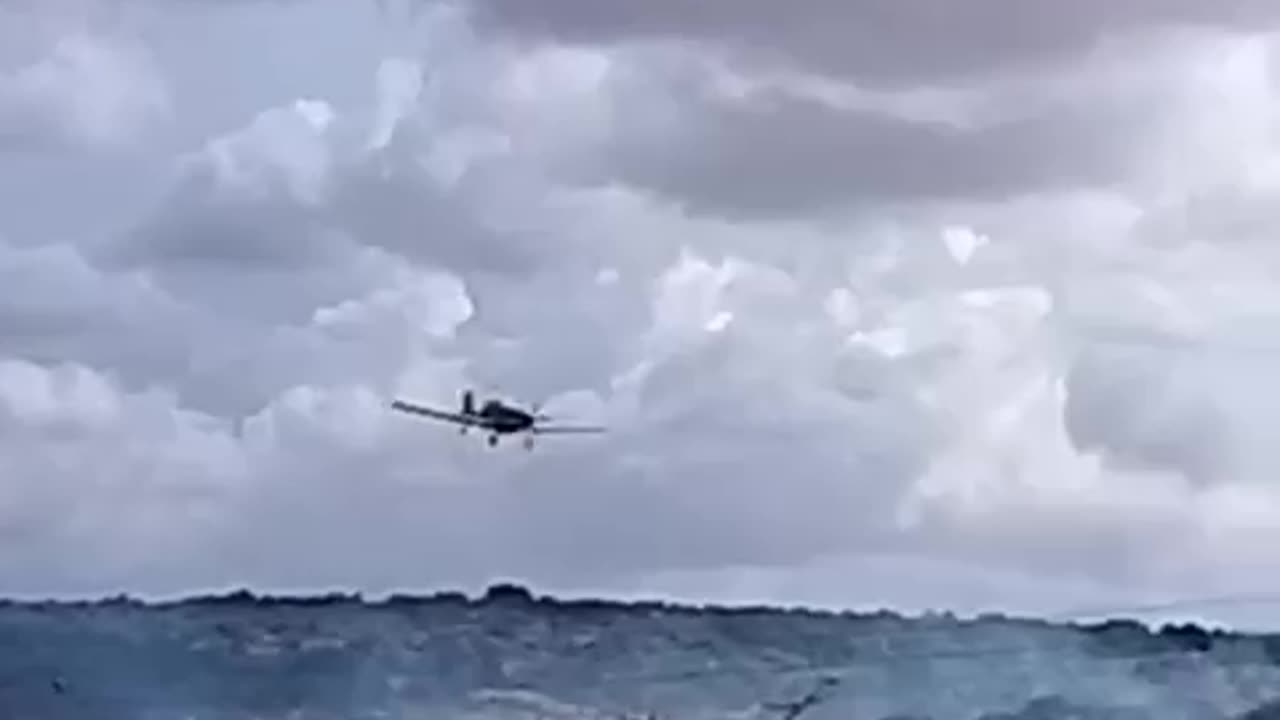 Meanwhile on Highway 6: Firefighting planes over Alonit