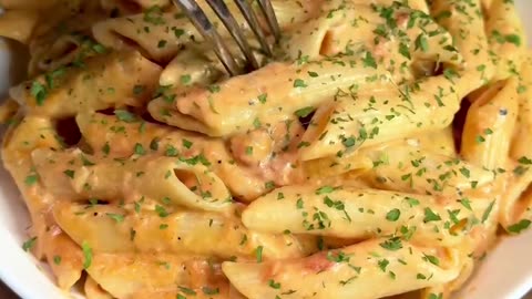 Cheesy Tomato Pasta! Easy Recipe
