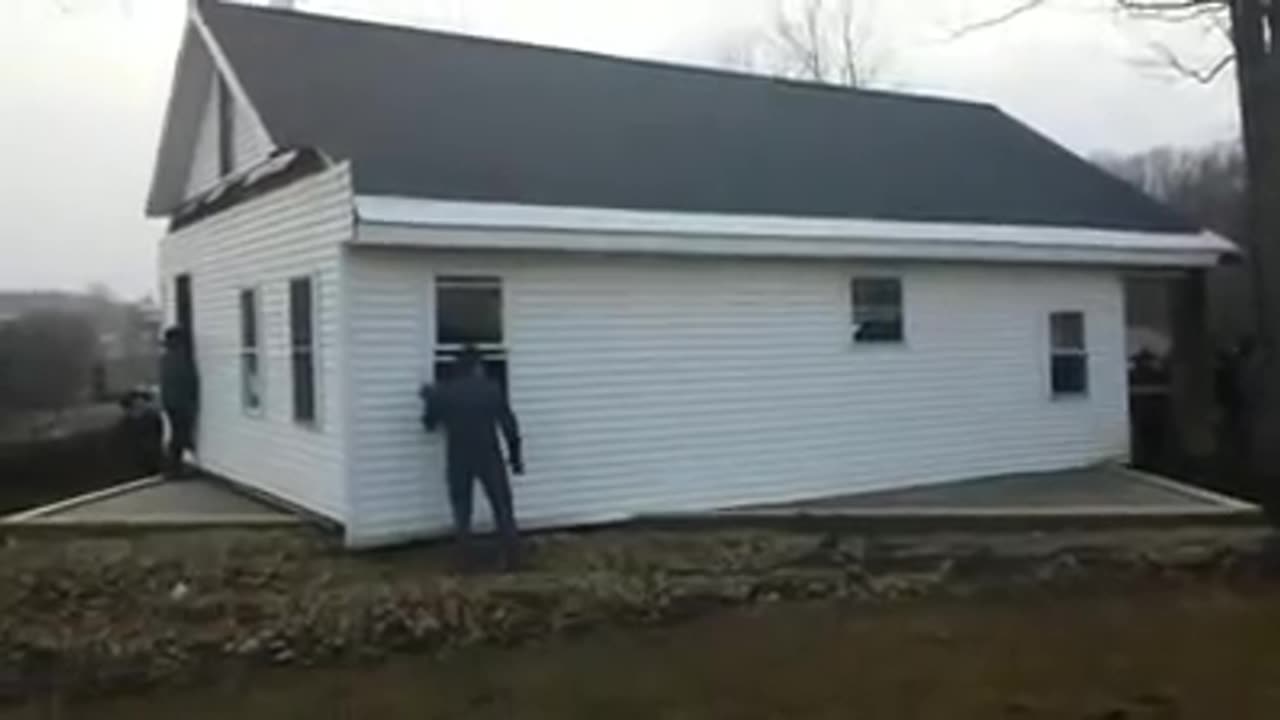 Amish mMoves a House