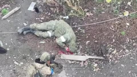 Ukrainian executes Russian POW