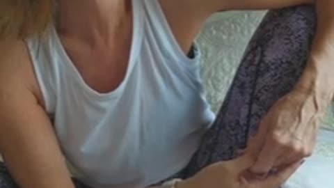 Exciting Brunette Milf 🩵💜🐾