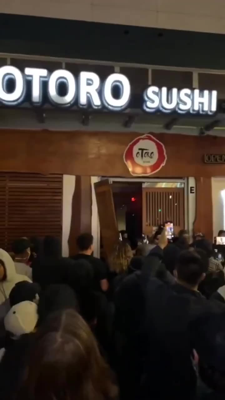 Diversity loots Japanese During Mexican Riot