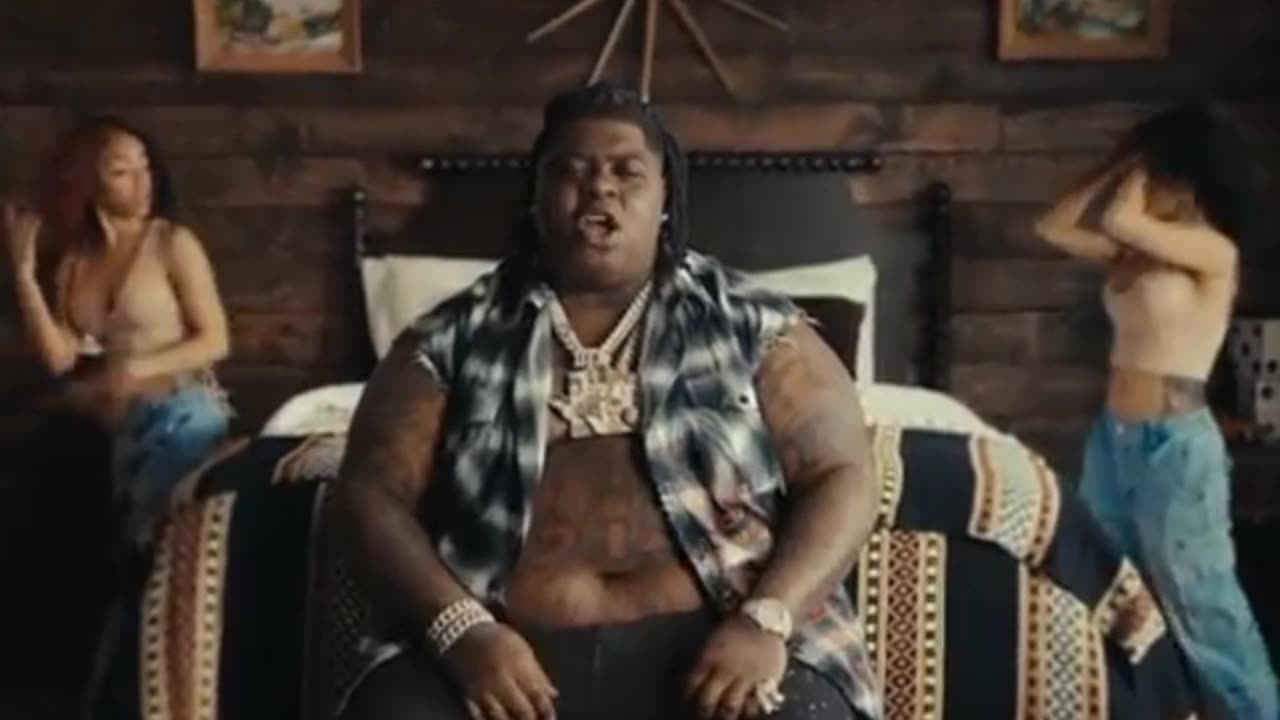 Bigxthaplug-all the way feat.Bailey Zimmerman