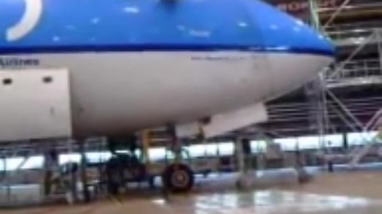 Watch Giant Ancient #B747 Escape Slide Shooting #Aviation #Fly #AeroArduino