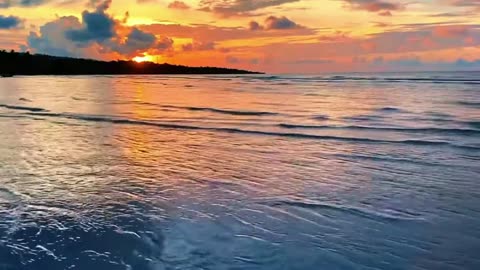 Gentle Sea Waves Crashing for Deep Sleep and Total Relaxation