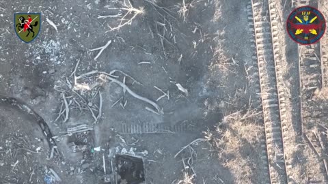 💥 The drone operator perfectly dropped a grenade into the trench where the Russian occupiers were