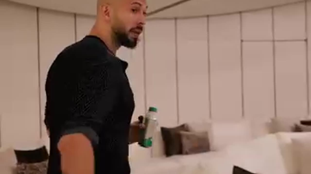 🗣️: Andrew Tate in Las Vegas Most luxurious hotel #andrewtate #tristantate