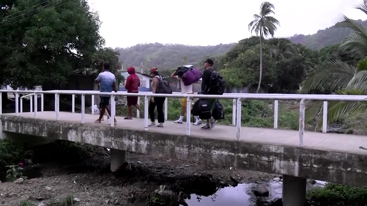 Migrants abandon American dream and travel back south