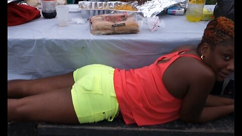 [Full] Luodong Briefly Massages Short-Haired Black Woman On The Picnic Table