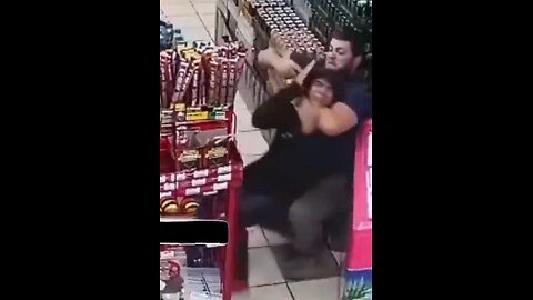 Robber begs for mercy as MAGA voter takes gun and puts him in chokehold